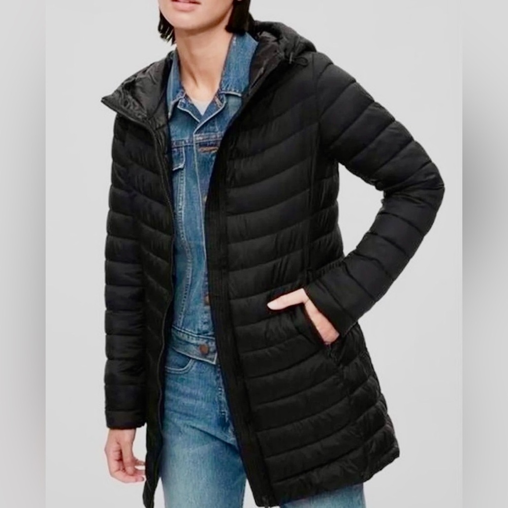 GAP Women's Black Puffer Coat - Small